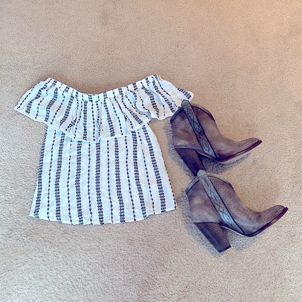 Final price! Southwestern style Maurices blouse. Off the shoulder boho blouse.
